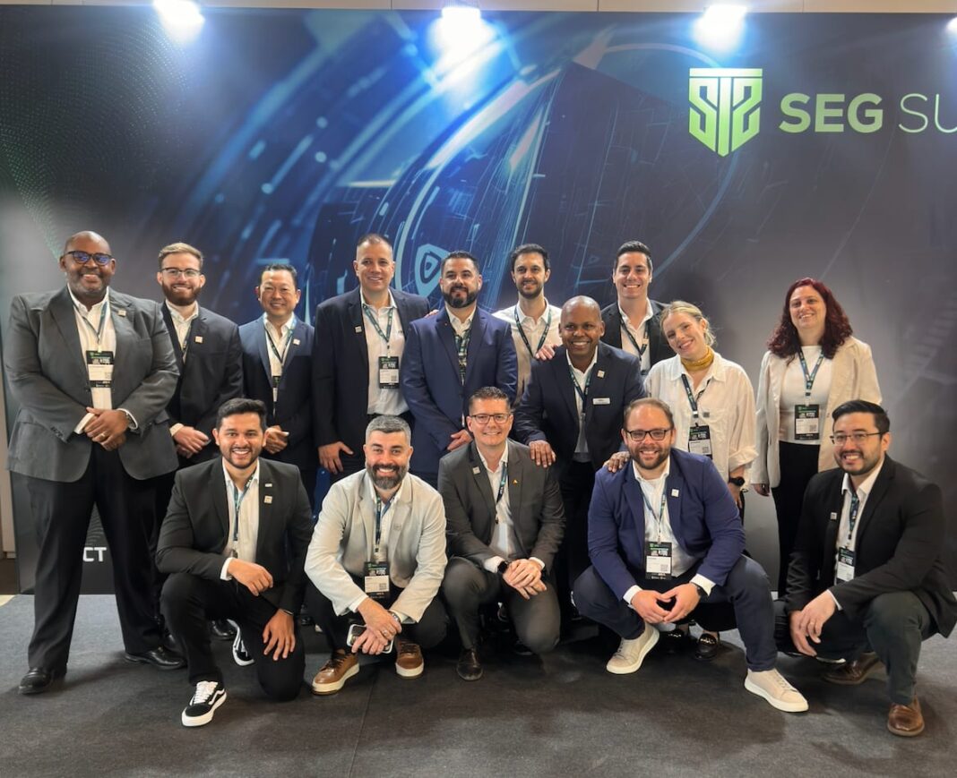 Equipe Axis Communications no evento.